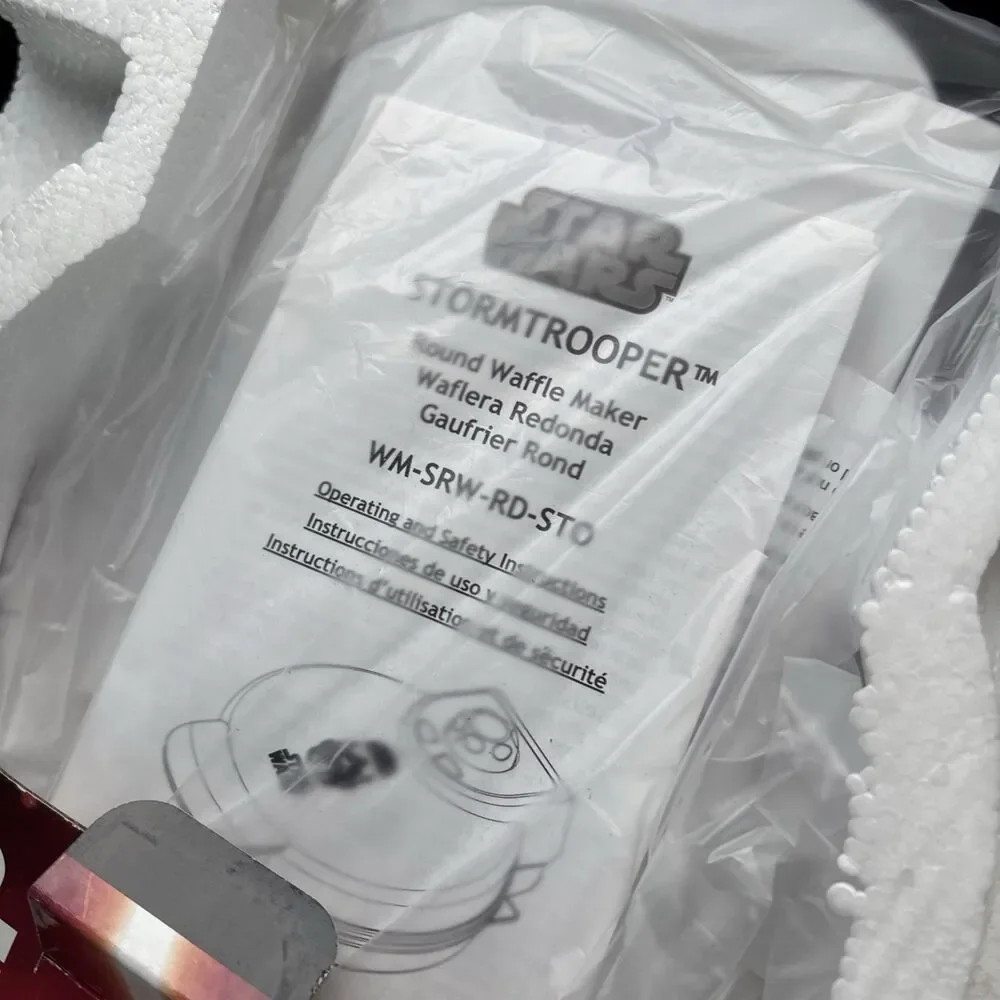NIB Disney Star Wars Storm Trooper Waffle Iron Maker New New Electric White